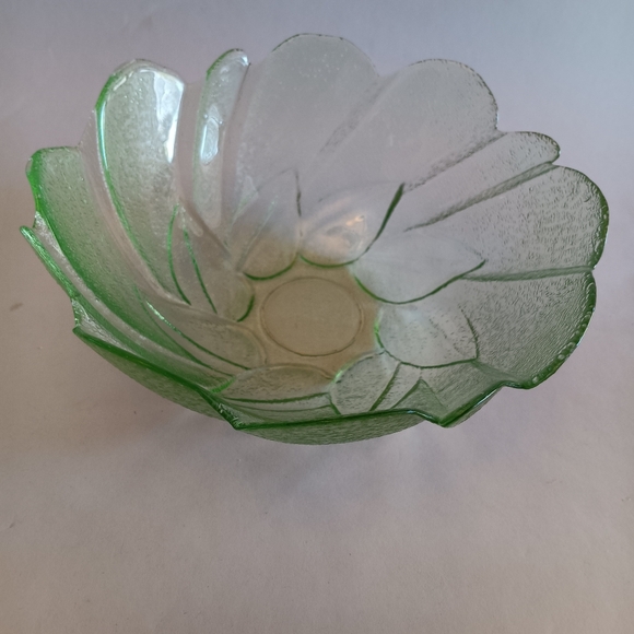 Vintage Light Green Pressed Glass Retro Excellent Condition PRE-OWNED - Picture 2 of 7